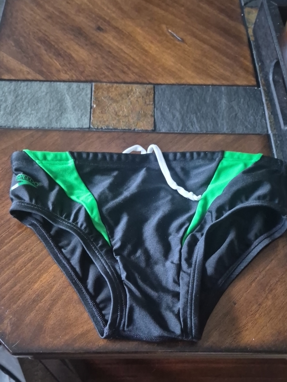 Speedo Men’s Black and Green Swim Briefs Nwot Waist 30 Small